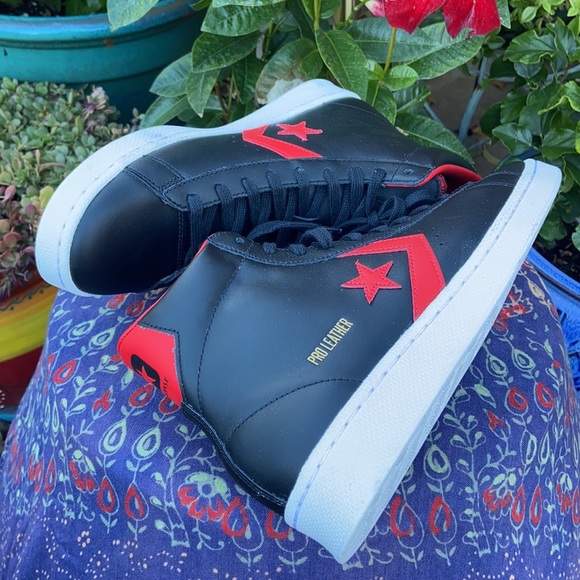 New Pro Leather Mid Converse Sneakers - Picture 6 of 16